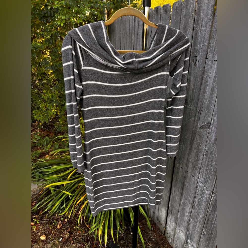 Nine Britton Maria Off The Shoulder Hacci Dress Striped Grey & White NEW